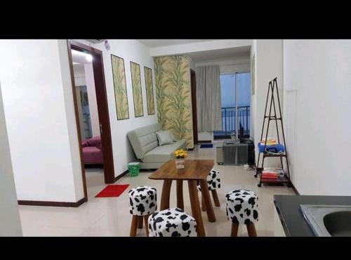 2 BR Jungle Decor Beautiful Sea View Fast Internet Top Of The Mall