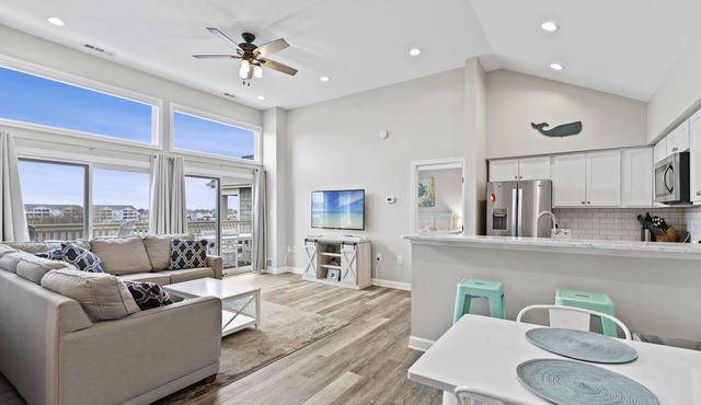 2 BR l 2 BA Condo w/Large Pool, Large Deck with Bay Views - Quiet Neighborhood