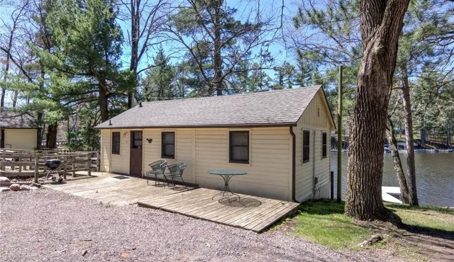 2‑BR Lake Escape Pontoon Available