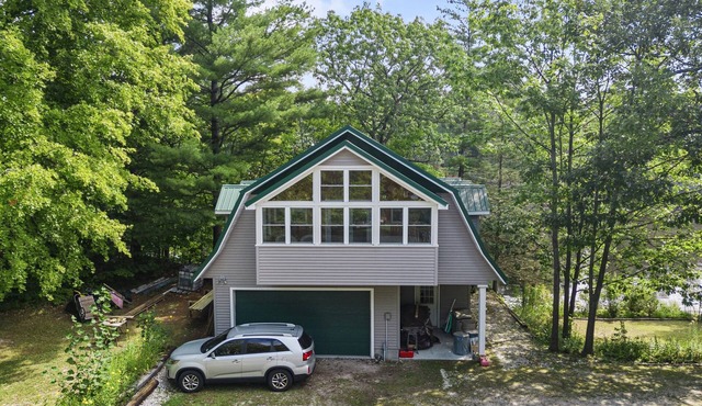 2 BR Lakefront Apartment on Black Lake