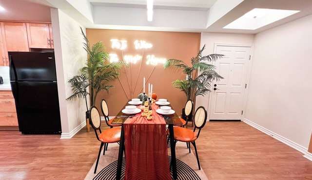2 BR Oasis w/Serene Views in Encino/W/D, Parking