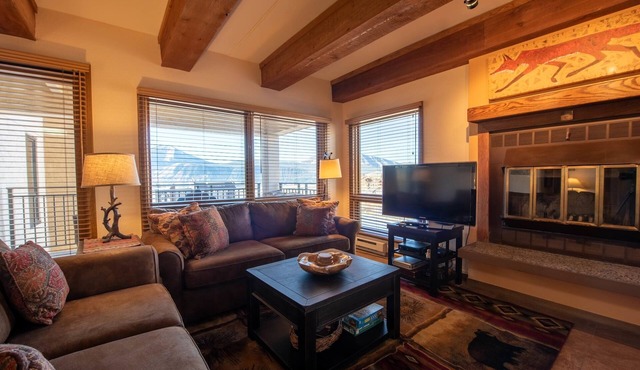 2 BR Plaza Condo with View of Red Mountain by RedAwning