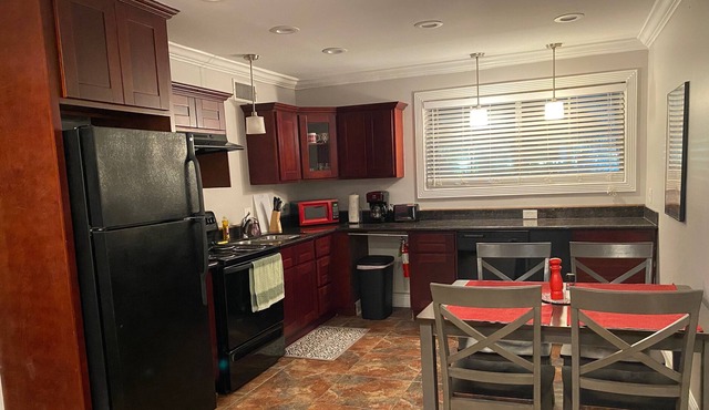 2 br Private Apt w/ Washer/Dryer & Pool near LSU campus and Tiger Stadium
