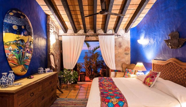 2 BR romantic Penthouse in Conchas Chinas with amazing views & beach access
