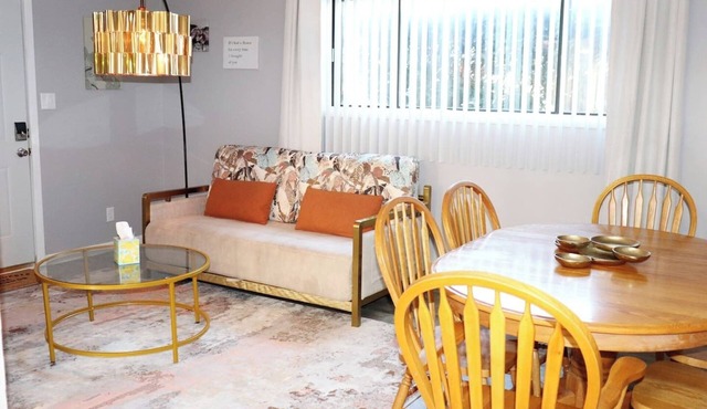 2 BR Stay MINS to Aurora Premium Outlets