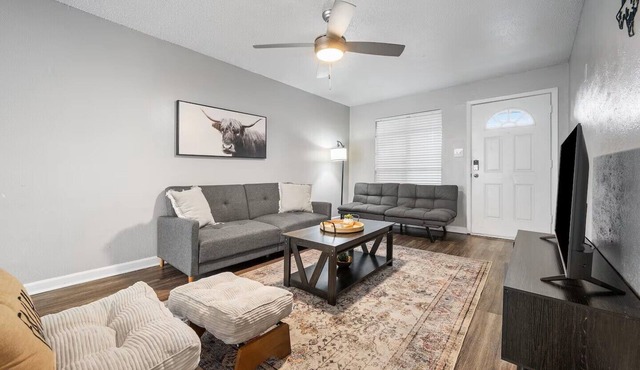 2 BR Suite 10 mins from Downtown!
