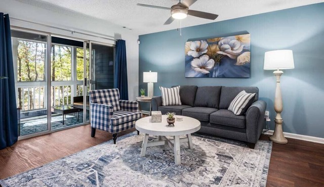 2 BR Townhome w/comfy King Beds | Central to shops