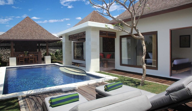 2 BR Villa in Seminyak, 23sqm Private Pool, 5 mnts walk to shopping area for 4