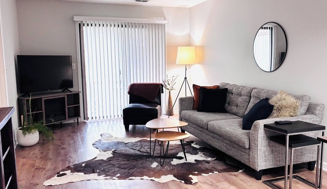 2 BR/Walk Downtown/Local Brews