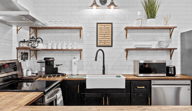 🌟 2 BR Zen Retreat + Full Kitchen, Outdoor Patio & EV Charging in Old Folsom 🌟