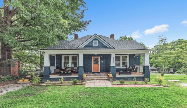 2 BRs/2 BAs - Stroll to Coffee, Bakery, Wine Bar - Downtown Garner