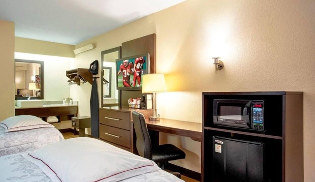 2 Budget-Friendly Rooms w/Coffee, Cable TV, and Pet-Friendly Amenities