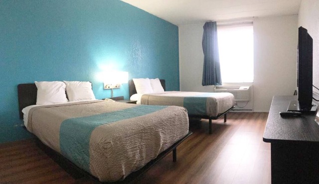 2 Budget-Friendly Units, FREE Parking, Pet-friendly, Near Fashion Outlet Chicago