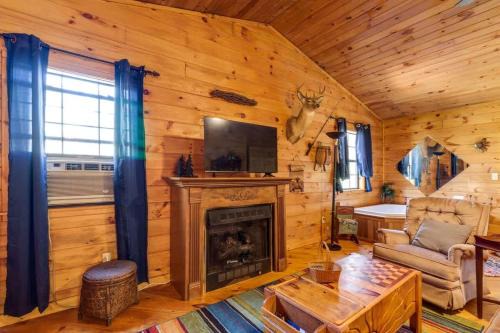 2 Cabins side by side - Sleeps 9 Perfect for 2 fa