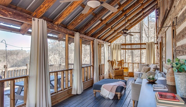 2 Cabins + Treehouse 50 acres, FirePit, Sauna, Cold Plunge, Hot Tub, Petting Zoo