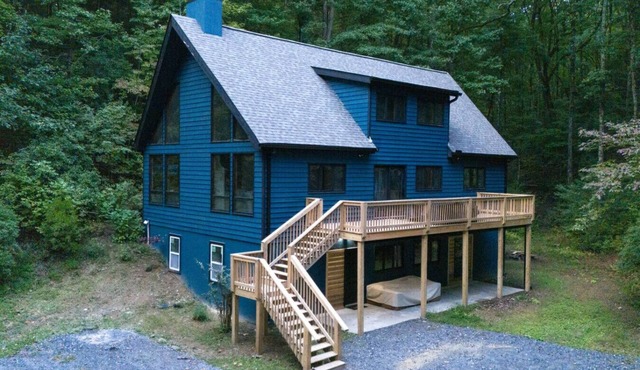 2 Cabins, Walk 2 Helen, Air Hockey, Theater for 40