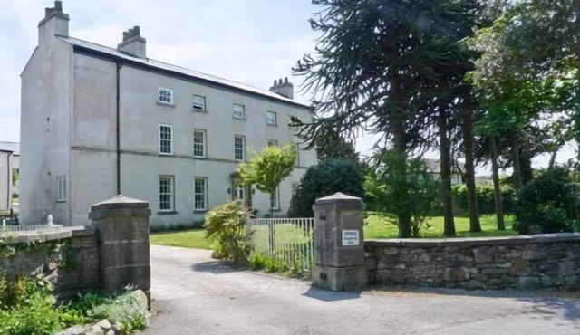 2 CARK HOUSE, luxury holiday cottage in Cark In Cartmel