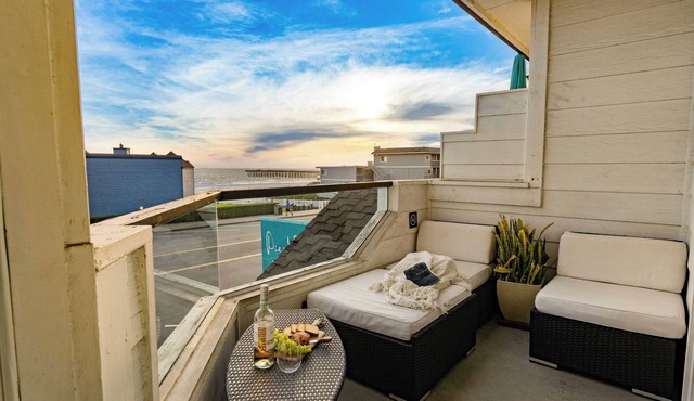 2 Cayucan Bungalows Steps to Beach + Shared Lounge Sleeps 12