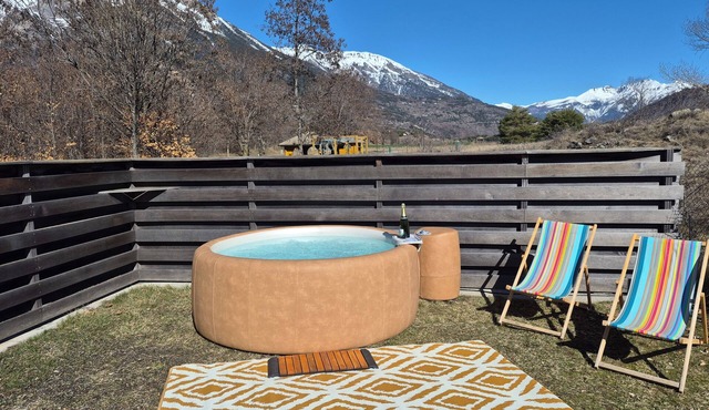 2 Chalets with private Jacuzzi in the mountains in a 3-star campsite