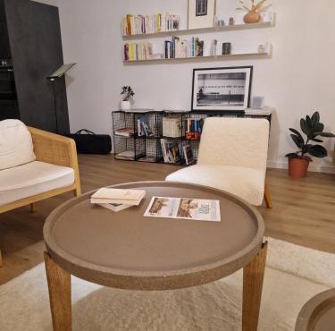 2 chambres, avec balcon, à 8 min des plages en voiture