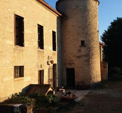 2 CHAMBRES DANS MAISON EN PIERRE ATYPIQUe