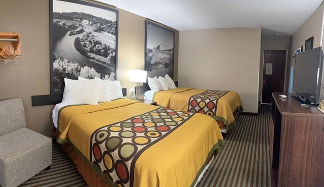 2 Charming Rooms Near Restaurants & Local Attractions | Free Breakfast & Parking