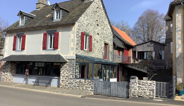 2 CHARMING ROOMS SALERS REGION