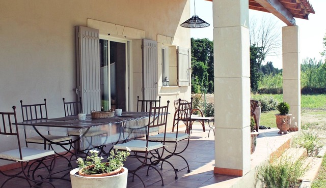 2 * CLASS HOUSE WITH SWIMMING POOL IN THE COUNTRYSIDE AT EYGALIERES