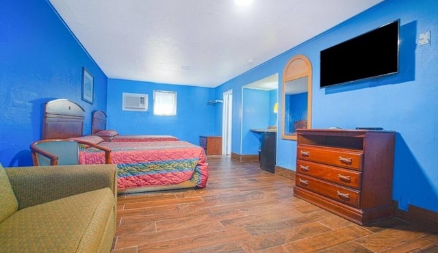 2 Clean & Practical Rooms Near Attractions for Budget Travelers