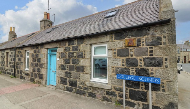 2 COLLEGE BOUNDS, pet friendly, with a garden in Fraserburgh