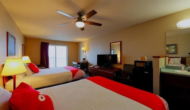 2 Comfortable Beachfront Rooms w/Balcony Overlooking Stunning Siletz Bay