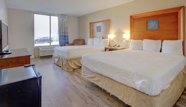 2 Comfortable Rooms Perfect for Family & Group Stays in Dallas, Free Parking