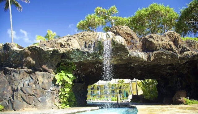 2 Comfortable Rooms w/Garden View! Close to Lydgate State Beach Park! Pool!