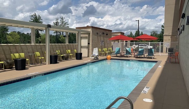 2 Comfortable Units! Short Drive to Savannah Beach and Ships of the Sea Museum