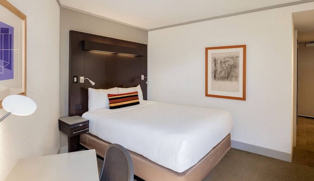 2 Comfortable Units! w/Pool, Pets are Allowed!