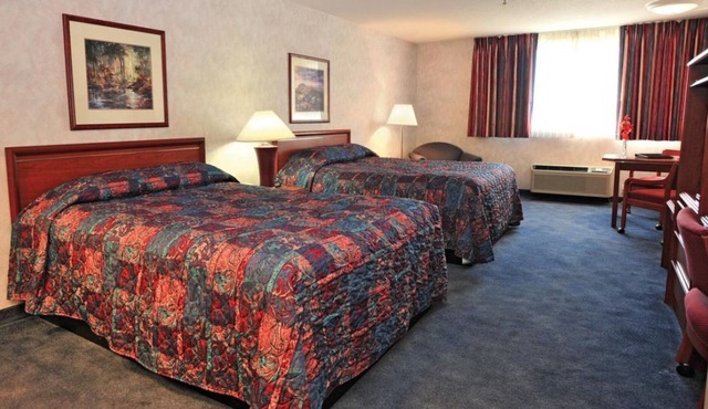 2 COMFY UNITS FOR 8! POOL, PARKING!