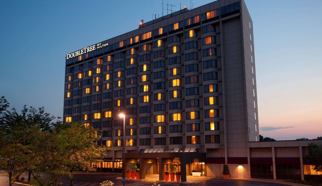 2 Connecting Suites at a 4⭐️ Hotel