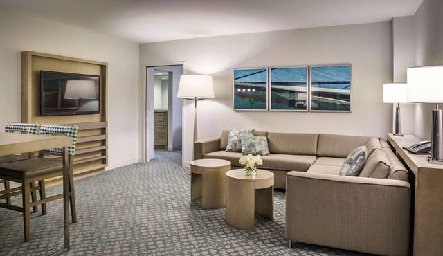 2 Connecting Suites at a 4⭐️ Hotel
