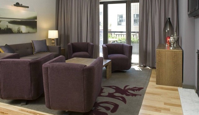 2 Connecting Suites at a 4⭐️ Hotel