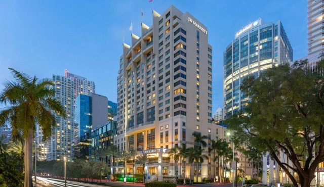 2 Connecting Suites at a 5⭐️ Hotel