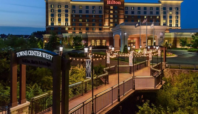 2 Connecting Suites at a 4⭐️ Hotel