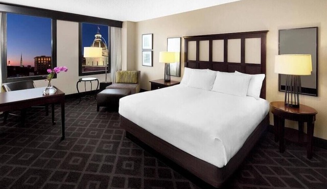 2 Connecting Suites at a 4⭐️ Hotel