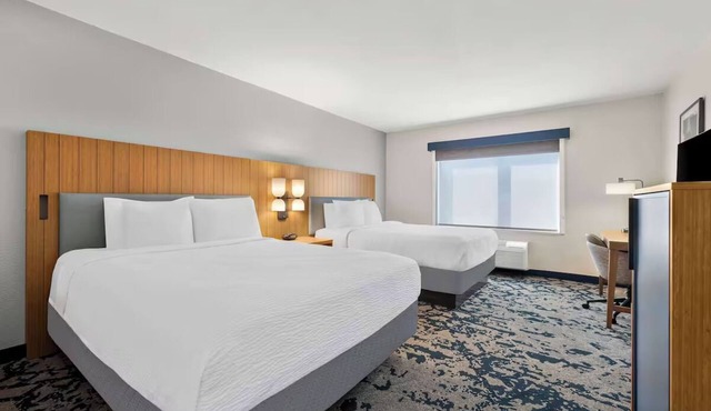 2 Contemporary Rooms Near Downtown Attractions w/Easy Pool Access + Breakfast