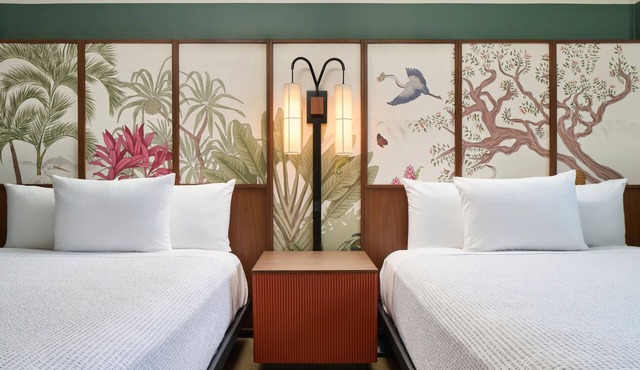 2 Convenient Rooms, Scenic Gardens, Outdoor Pool Relaxation, Near Ala Moana