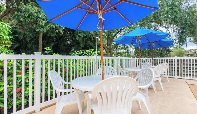 2 Convenient Rooms with 2 Double Beds for Short Stays Near Top Sarasota Spots