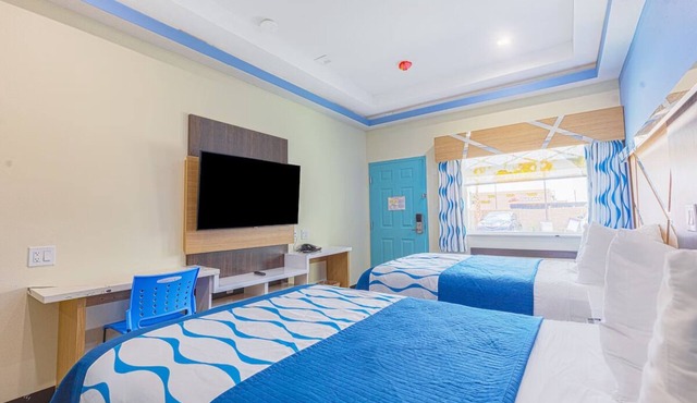 2 Convenient Rooms with Kitchenette Near Bush School – Just 2.55 Miles Away