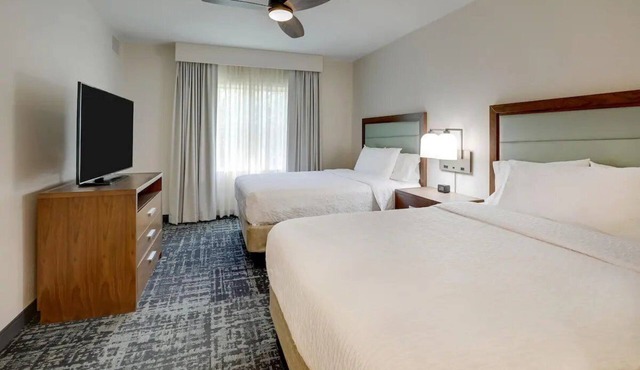 2 Convenient Suites Near Charles Pinckney Site – Enjoy Comfort for Families