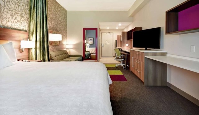 2 Convenient Units w/FREE Breakfast, Pets Allowed. Close to Glory Beach!