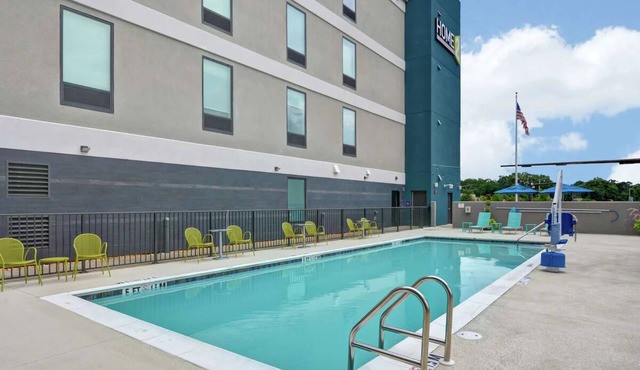 2 Convenient Units! Free Parking, Breakfast, Close to Historic Pensacola Village