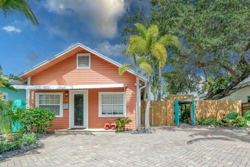 2-Cottage Downtown Oasis, PoolSpa by PMI